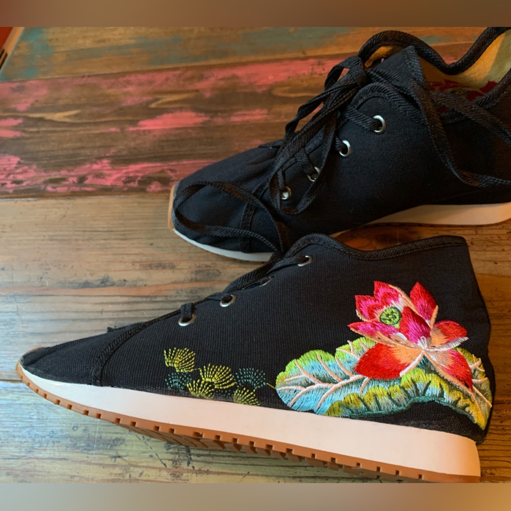 New Chinese Shoes (size 7.5 - 8)